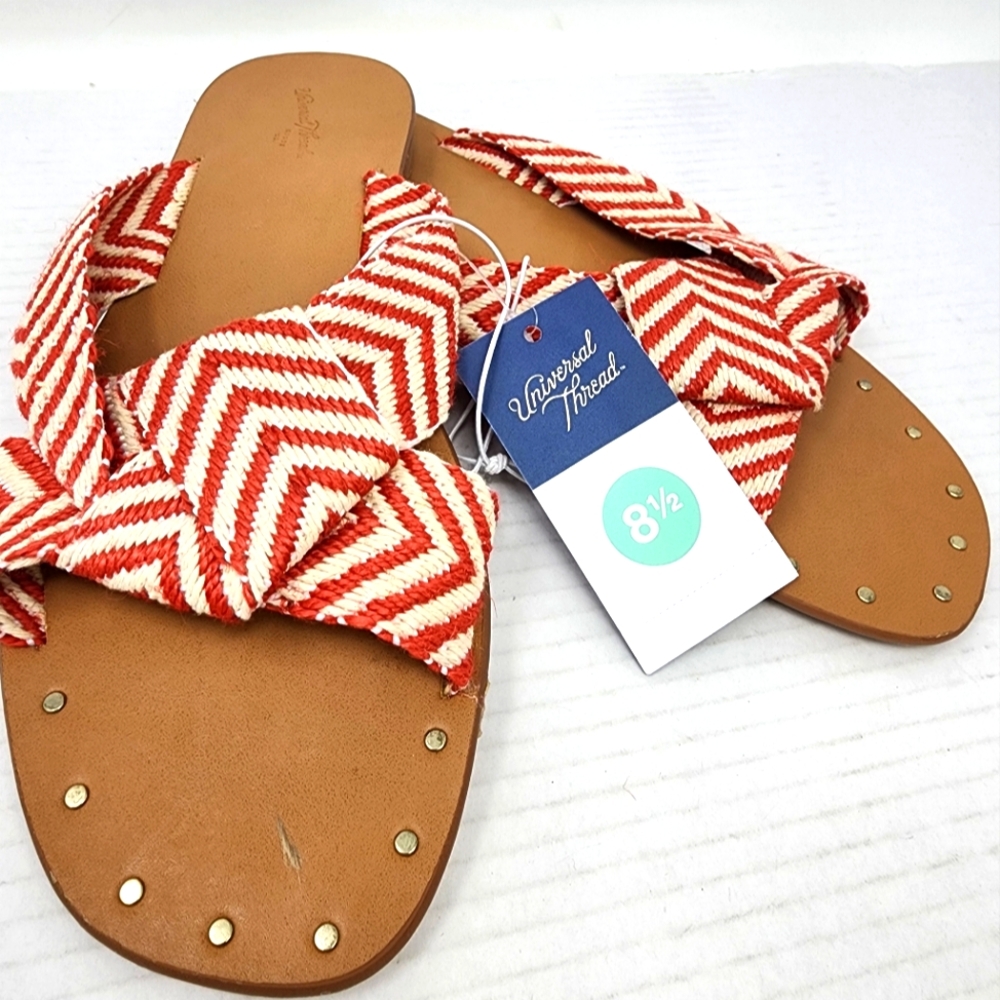 New Universal Thread Red and White Sandals Chevron Fabric Twist Size 8.5
